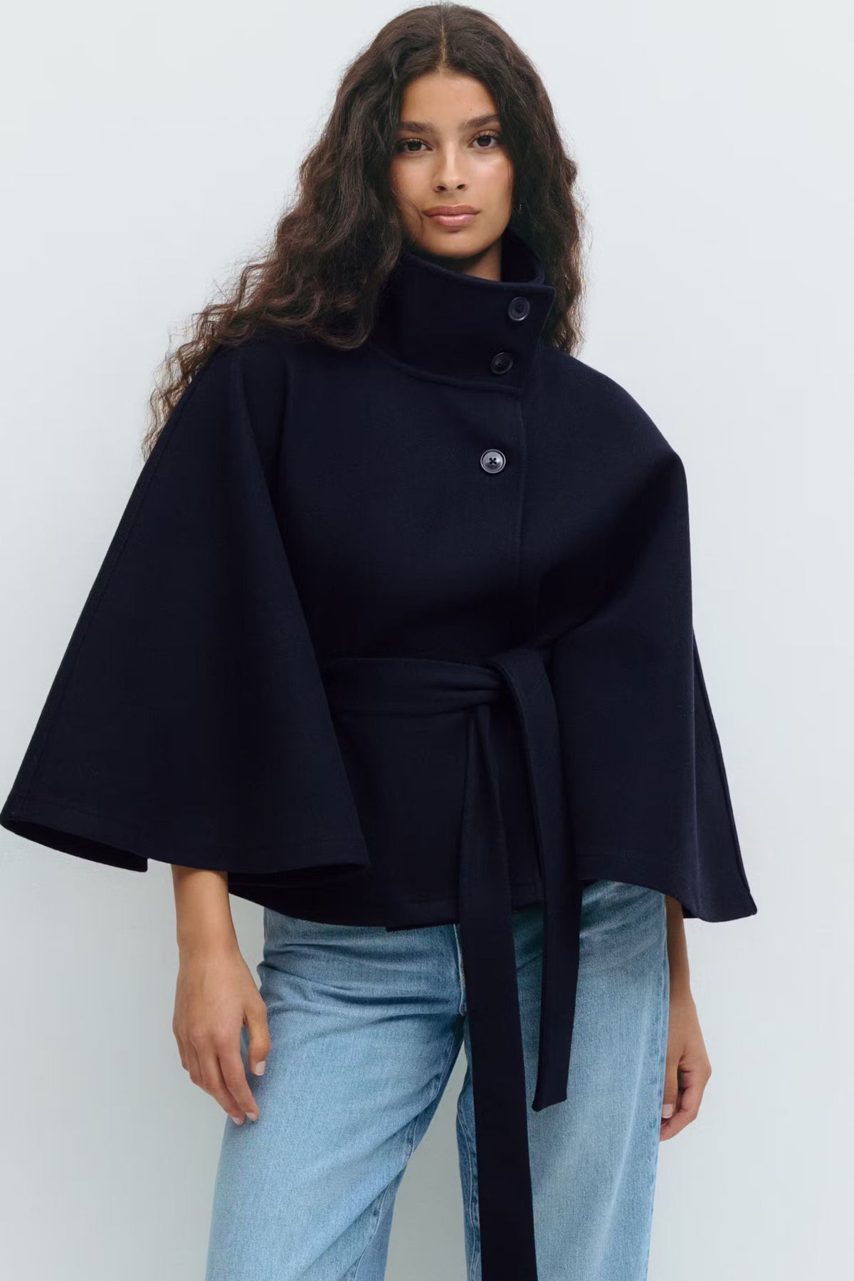 Capejas Dames Kort met Opstaande Kraag en Strikceintuur Elegant