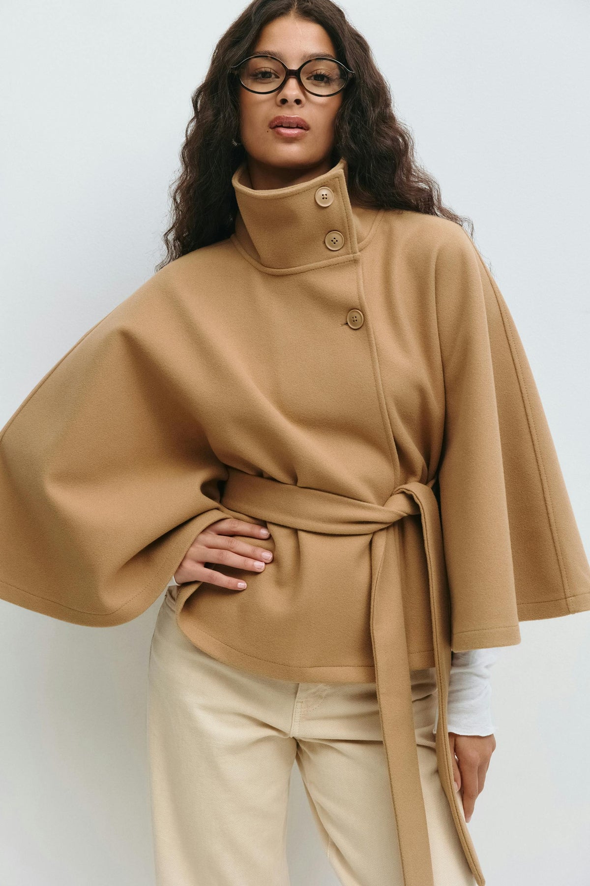 Capejas Dames Kort met Opstaande Kraag en Strikceintuur Elegant
