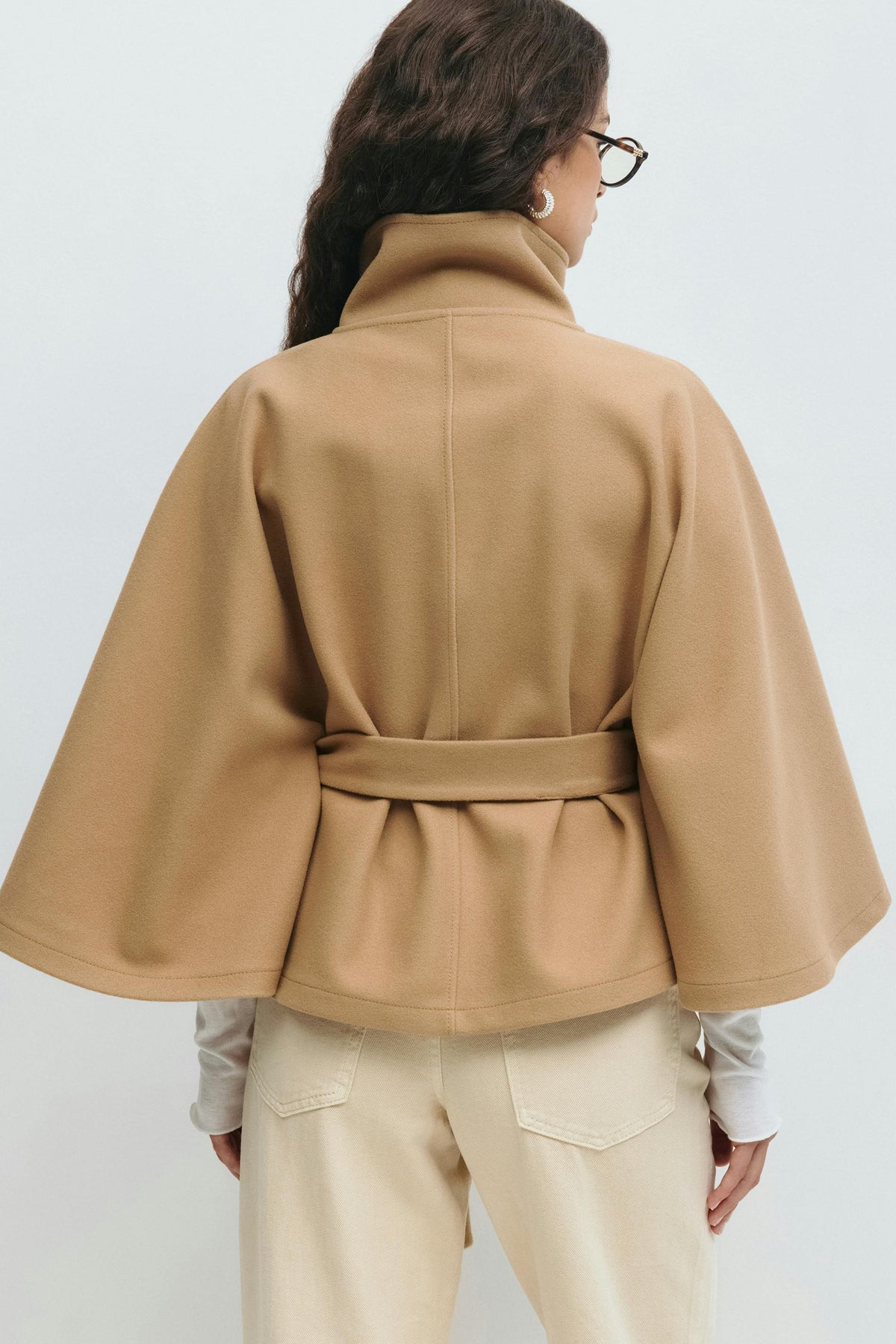 Capejas Dames Kort met Opstaande Kraag en Strikceintuur Elegant